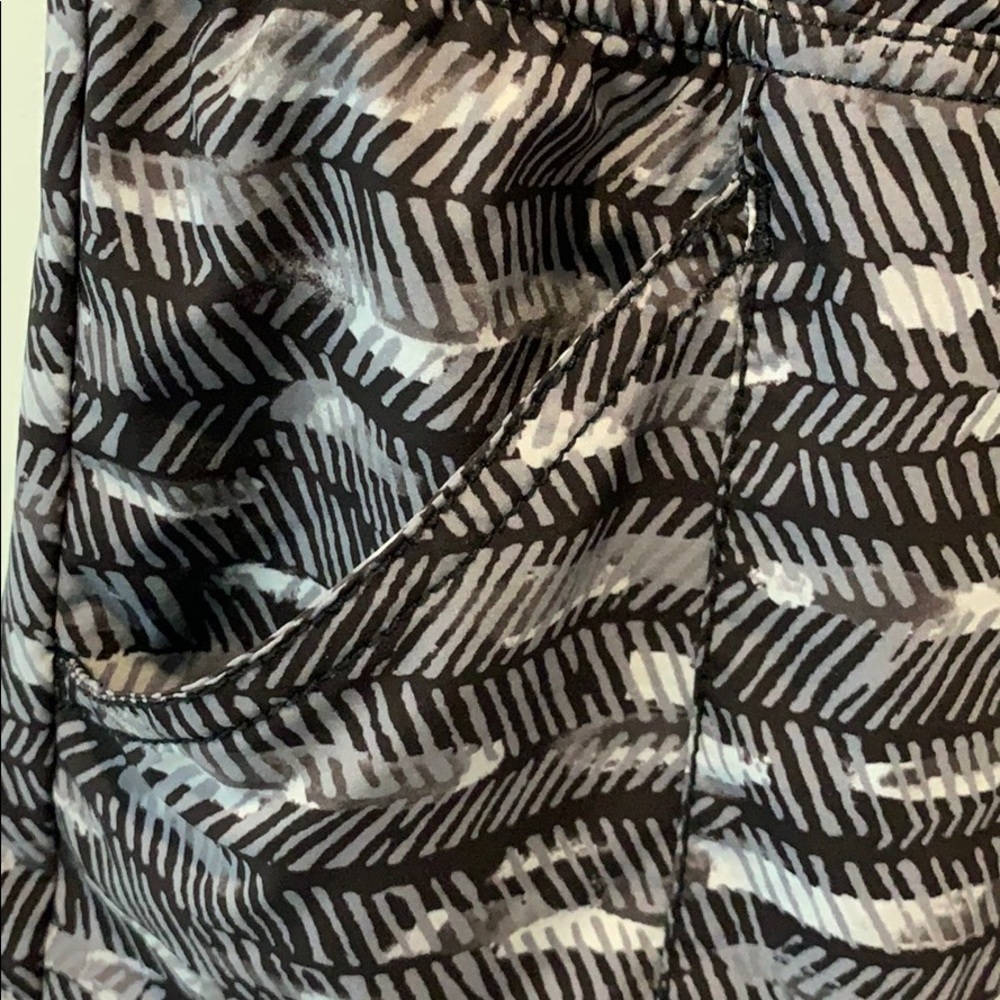 Black and White North Face Shorts - Picture 3 of 8